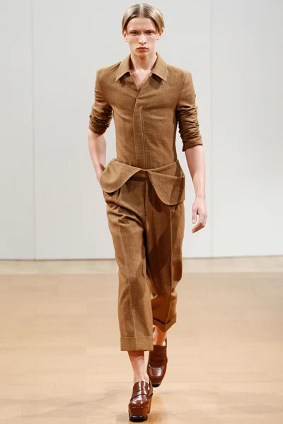 Look 15